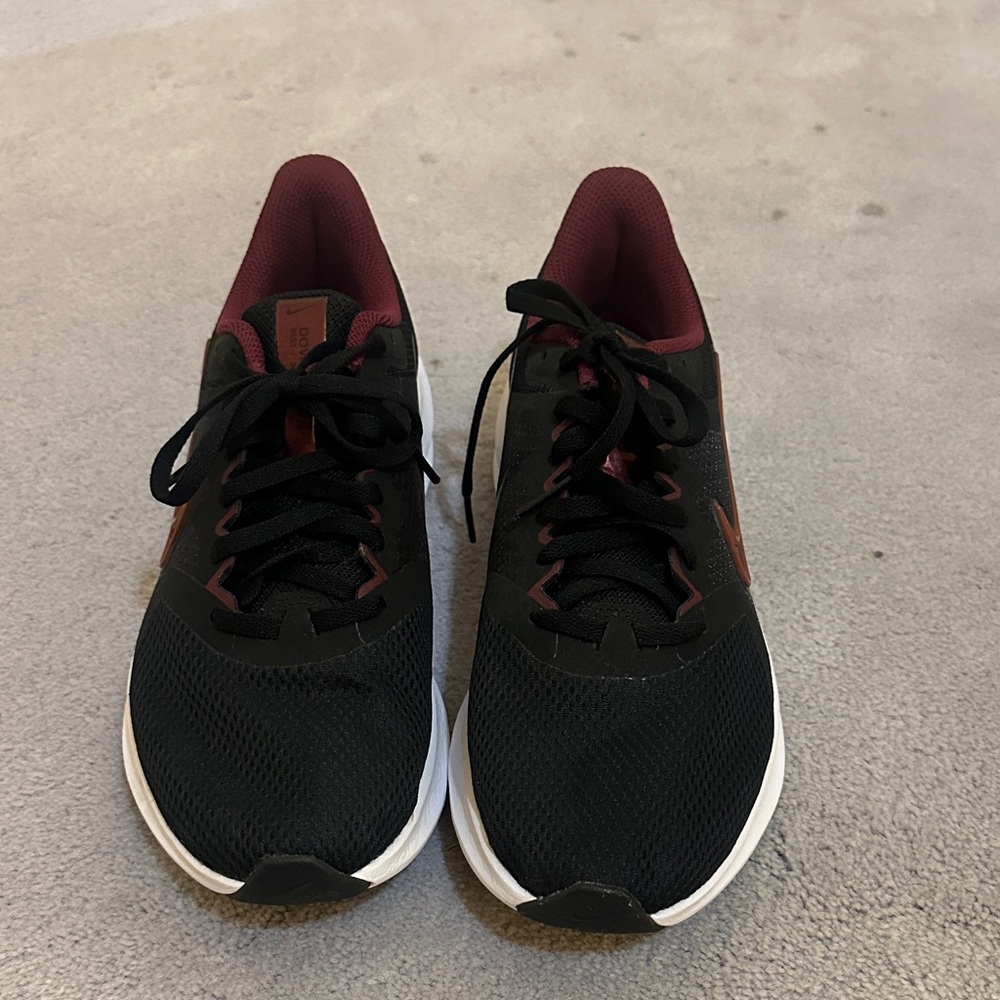 Women’s black and magenta athletic shoes
